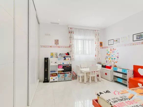 4-bedroom Apartment In Marbella, Spain (198 M²)