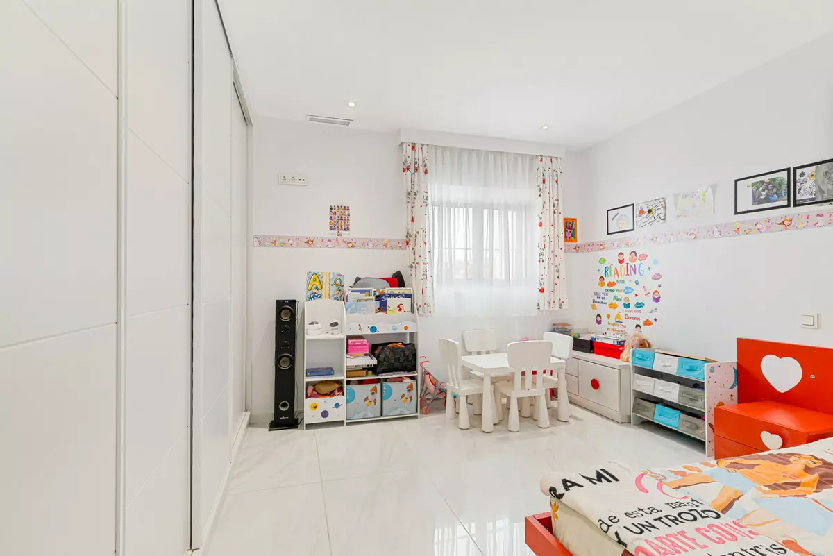 4-bedroom Apartment In Marbella, Spain (198 M²)