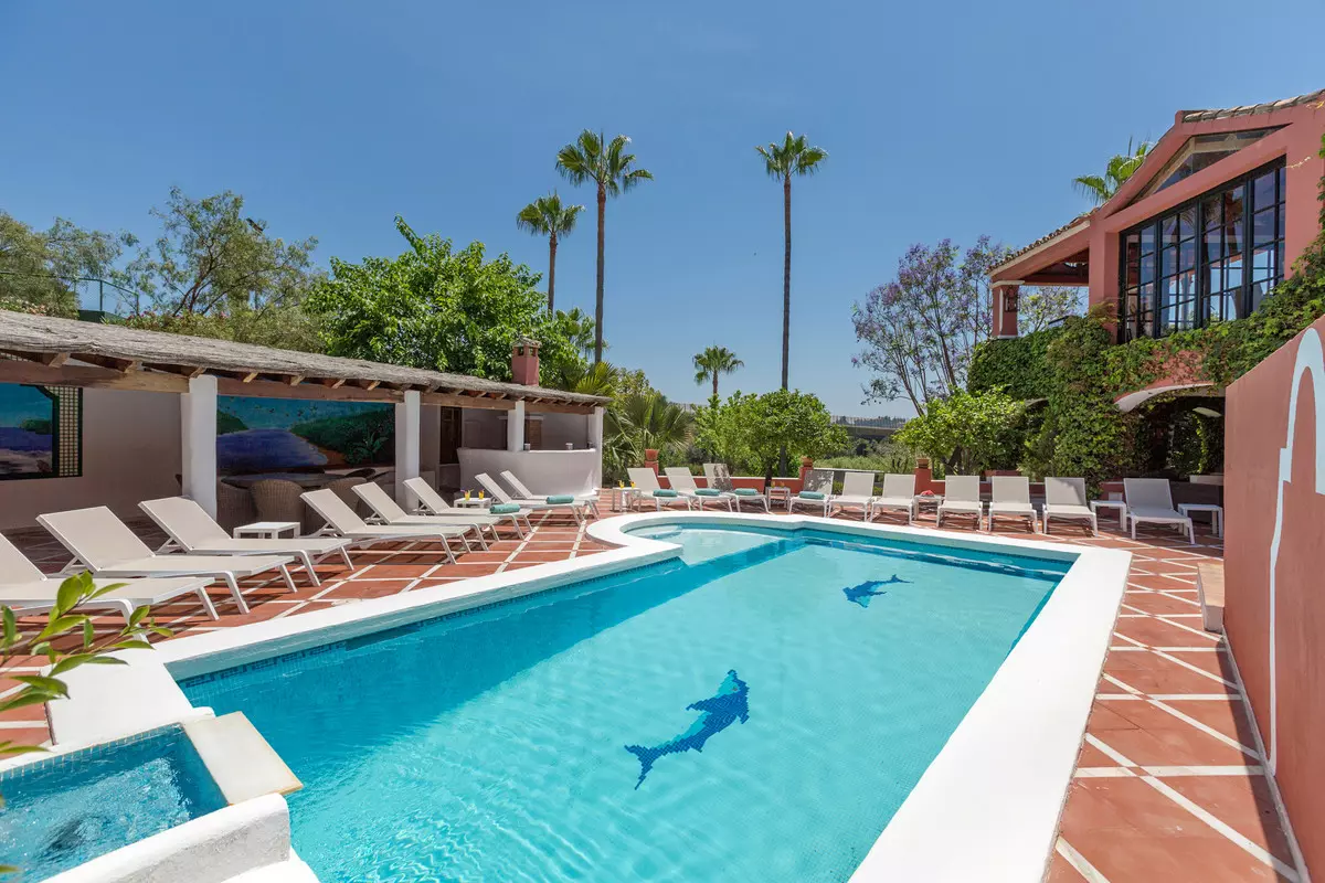 12-bedroom Villa In Benahavis, Spain (1.058 M²)