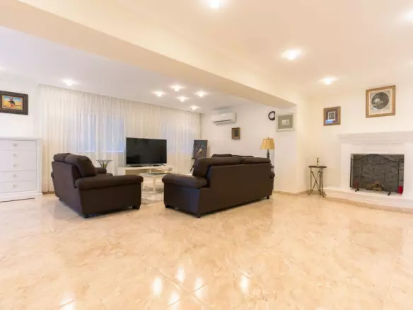 7-bedroom Villa In Orihuela, Spain (312 M²)