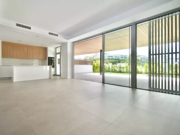4-bedroom Apartment In Marbella, Spain (205 M²)