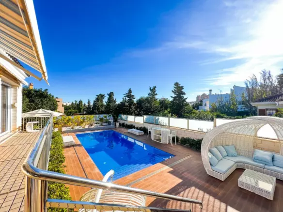 5-bedroom Villa In Torrevieja, Spain (380 M²)