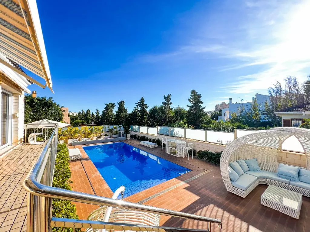 5-bedroom Villa In Torrevieja, Spain (380 M²)