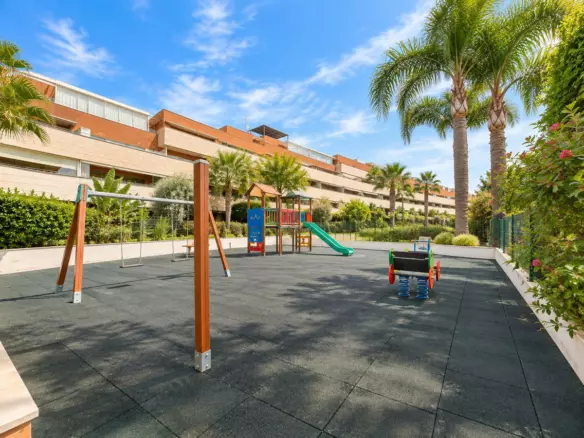 3-bedroom Apartment In Torremolinos, Spain (136 M²)