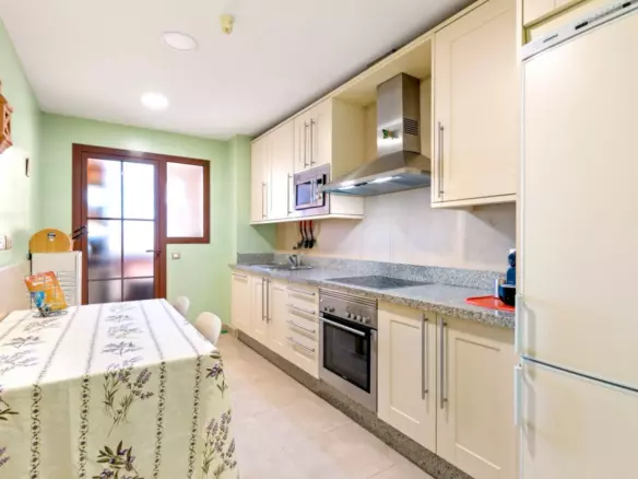 2-bedroom Apartment In Estepona, Spain (158 M²)