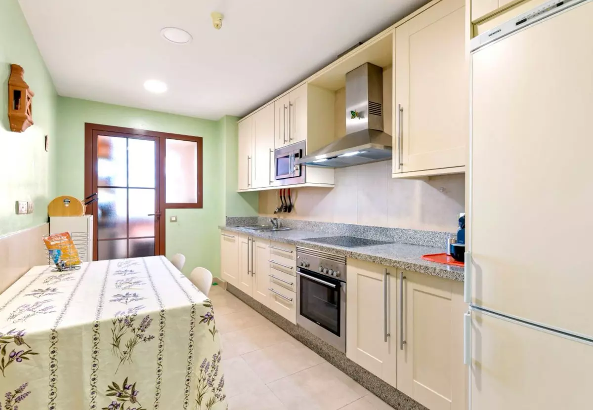 2-bedroom Apartment In Estepona, Spain (158 M²)