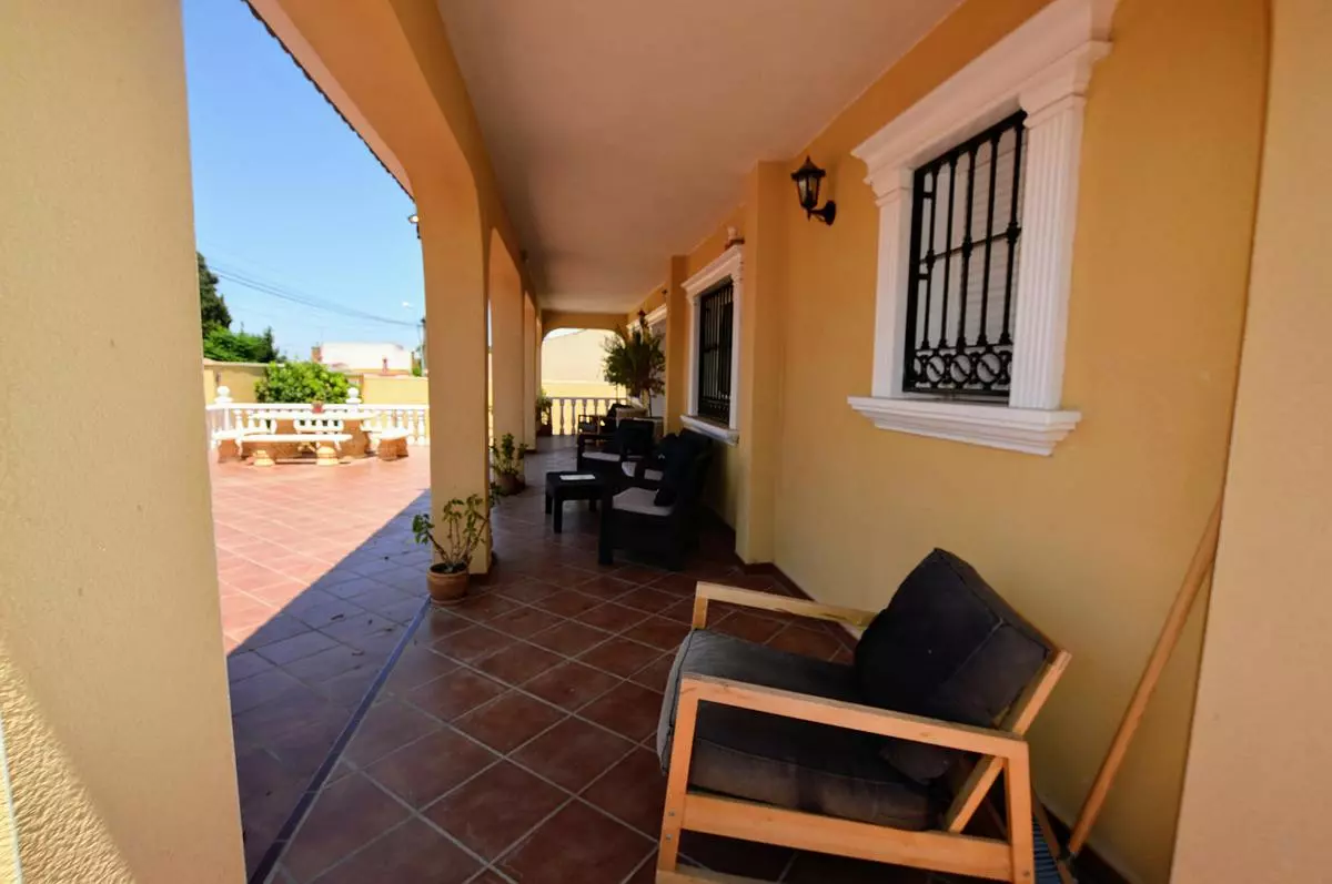 6-bedroom Villa In Orihuela, Spain (240 M²)