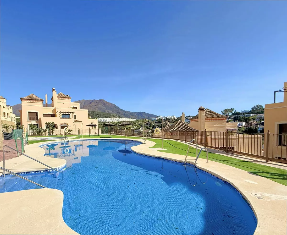 2-bedroom Apartment In Estepona, Spain (108 M²)