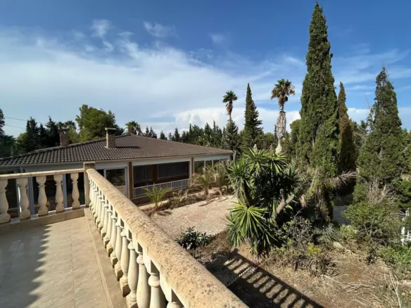 6-bedroom Villa In San Fulgencio, Spain (390 M²)
