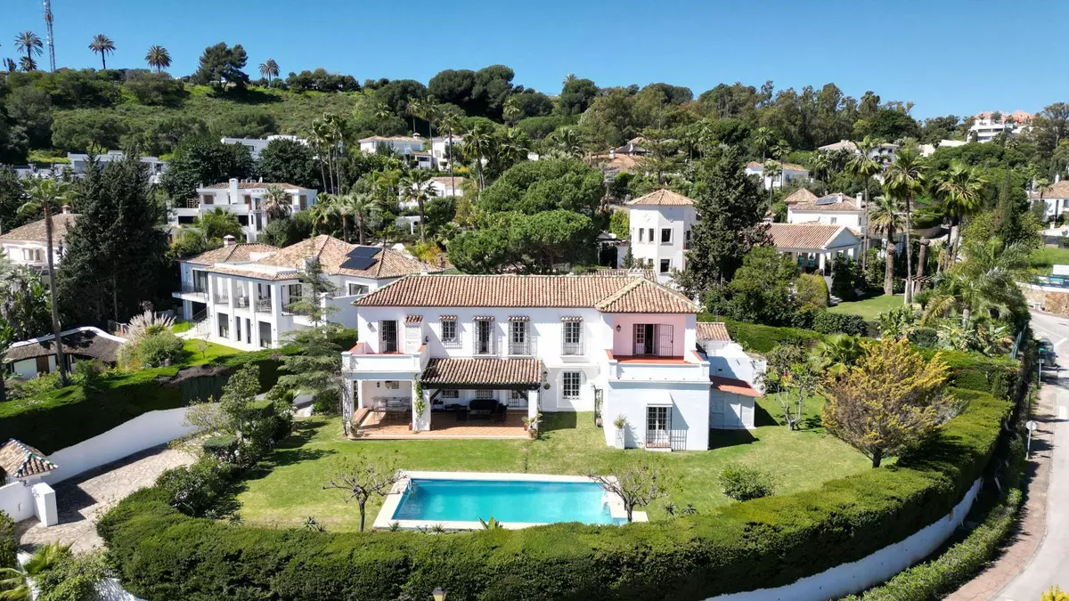6-bedroom Villa In Marbella, Spain (521 M²)