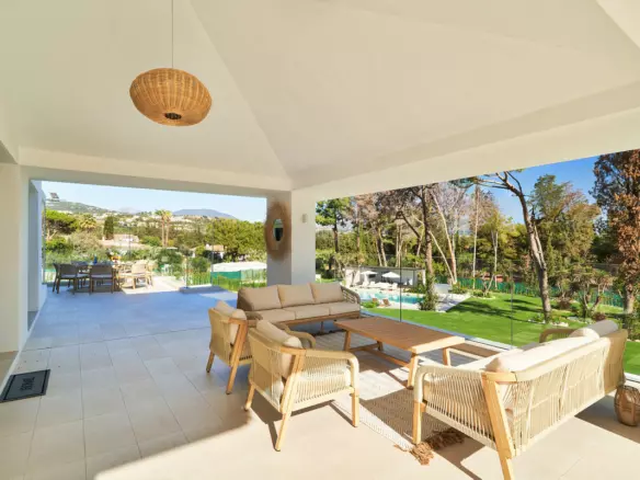 6-bedroom Villa In Marbella, Spain (449 M²)