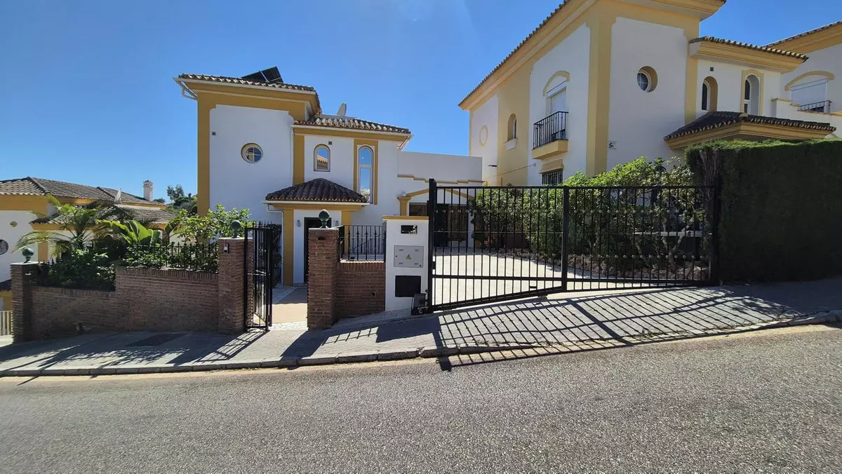 4-bedroom Villa In Mijas, Spain (185 M²)