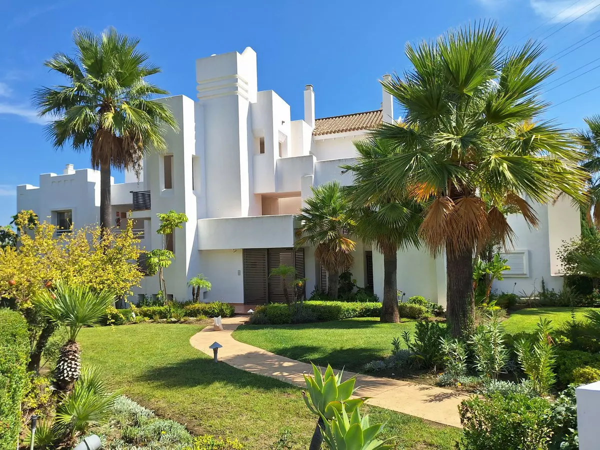 2-bedroom Apartment In Estepona, Spain (100 M²)