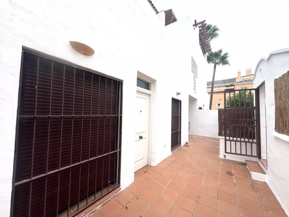 3-bedroom Apartment In Marbella, Spain (95 M²)