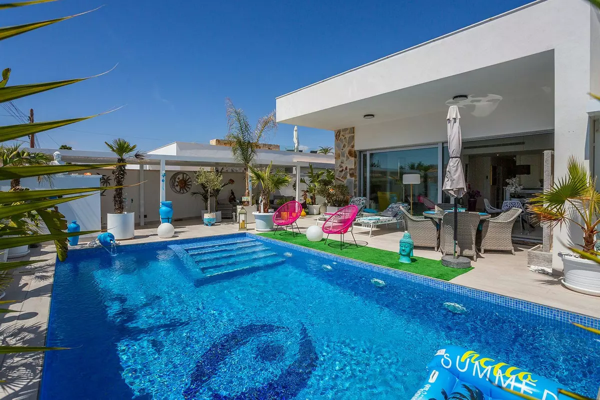 3-bedroom Villa In Torrevieja, Spain (140 M²)