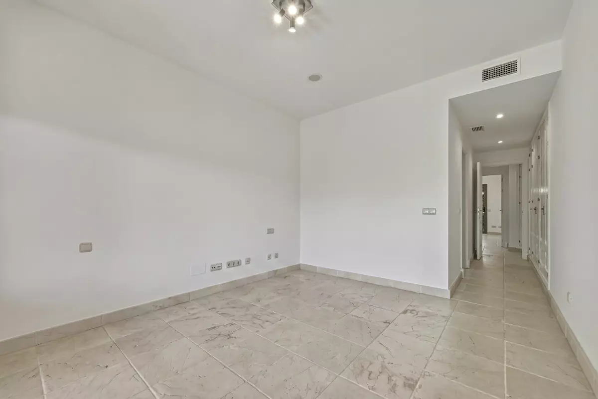 2-bedroom Apartment In Estepona, Spain (100 M²)