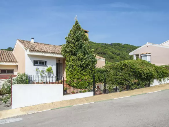 3-bedroom Villa In Estepona, Spain (202 M²)