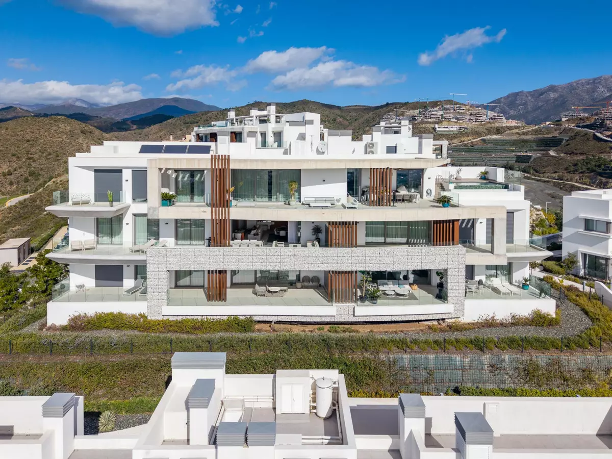 3-bedroom Apartment In Benahavis, Spain (158 M²)