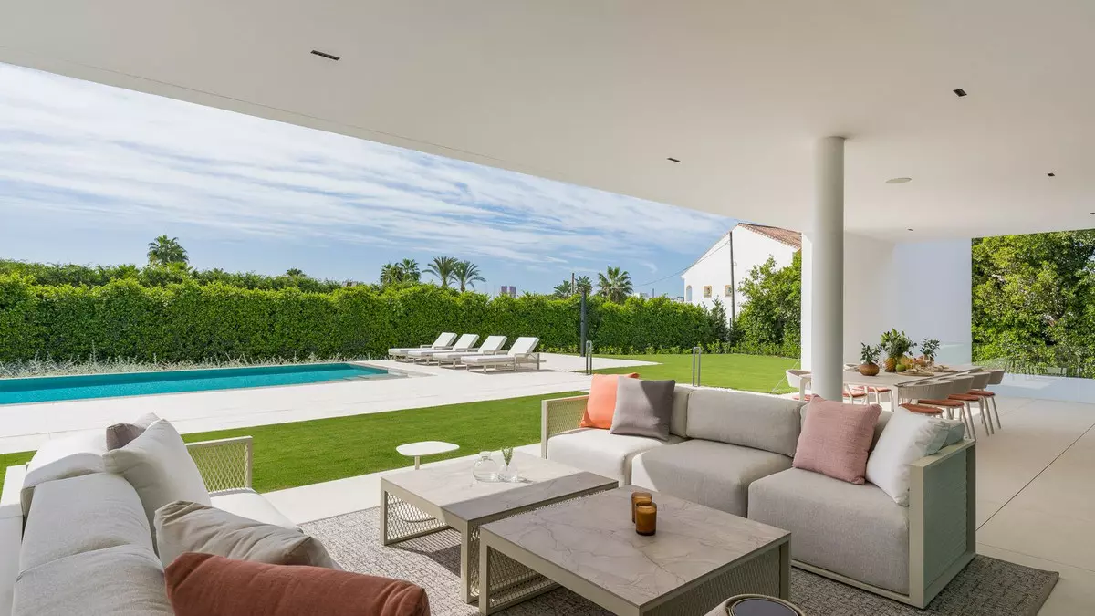 5-bedroom Villa In Marbella, Spain (912 M²)