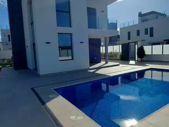 3-bedroom Town House In Orihuela, Spain (190 M²)