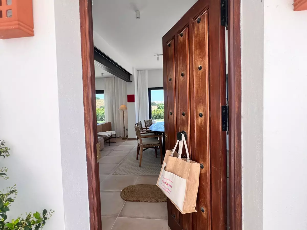 3-bedroom Villa In Estepona, Spain (257 M²)