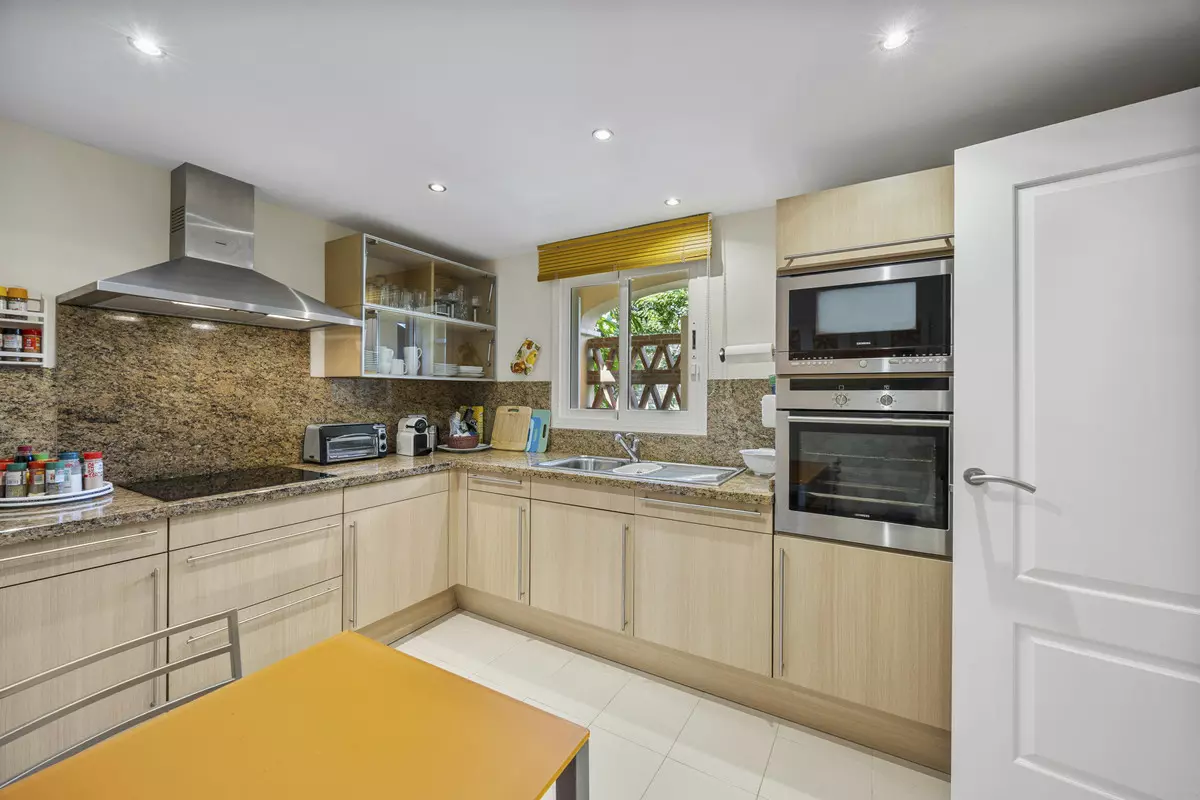 2-bedroom Apartment In Estepona, Spain (155 M²)