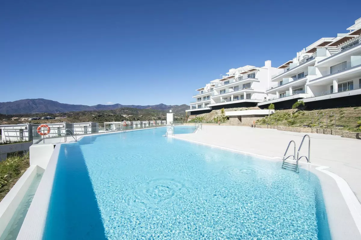 2-bedroom Apartment In Estepona, Spain (75 M²)