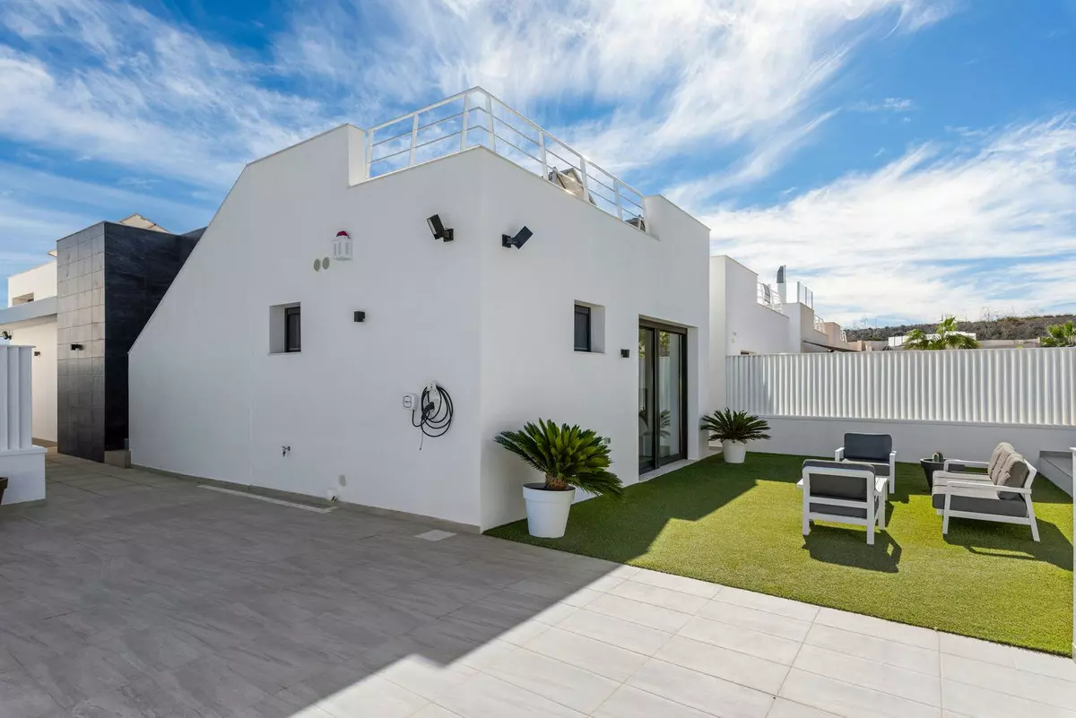 4-bedroom Villa In San Miguel De Salinas, Spain (272 M²)