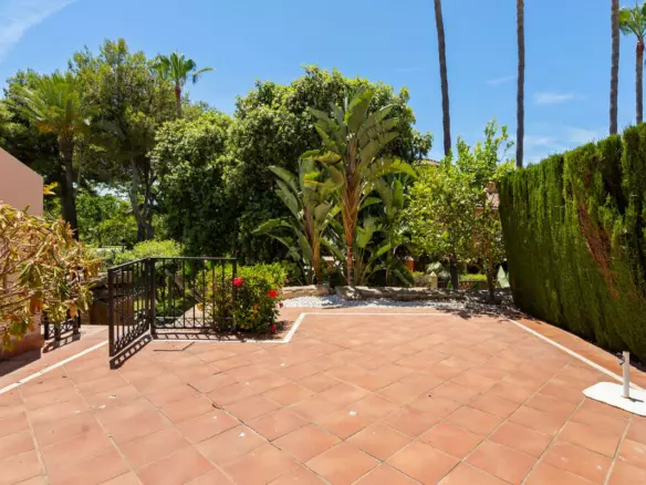 3-bedroom Town House In Marbella, Spain (252 M²)