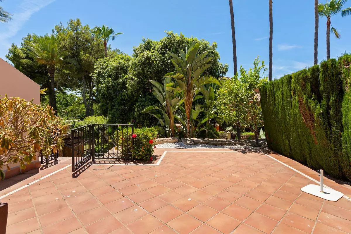 3-bedroom Town House In Marbella, Spain (252 M²)