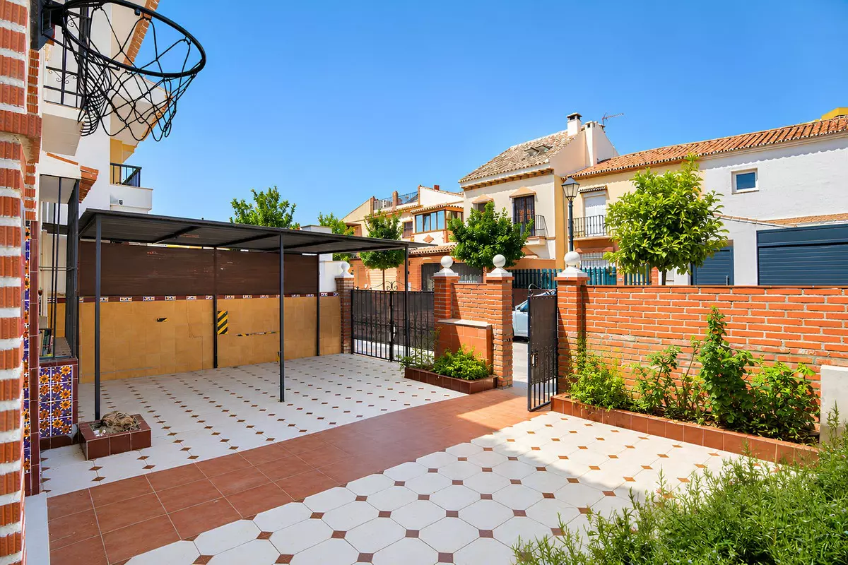 3-bedroom Villa In Fuengirola, Spain (155 M²)