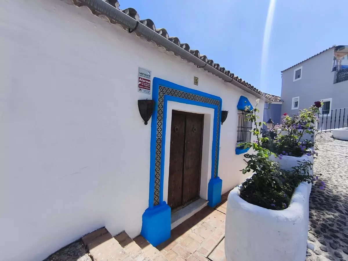 3-bedroom Villa In Benahavis, Spain (212 M²)