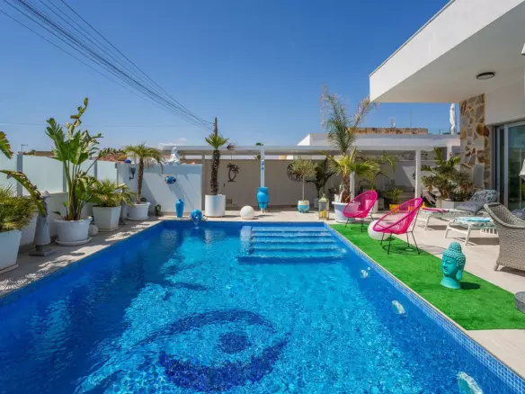 3-bedroom Villa In Torrevieja, Spain (140 M²)