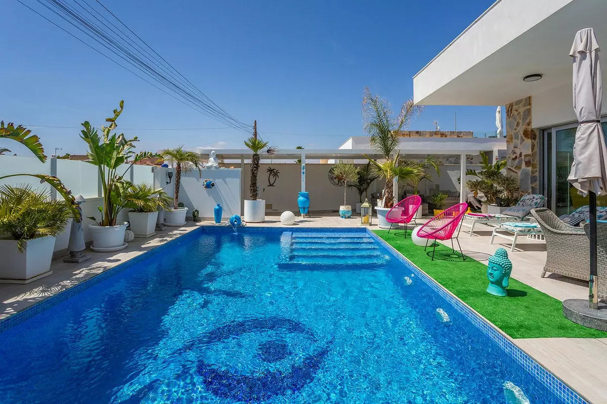 3-bedroom Villa In Torrevieja, Spain (140 M²)