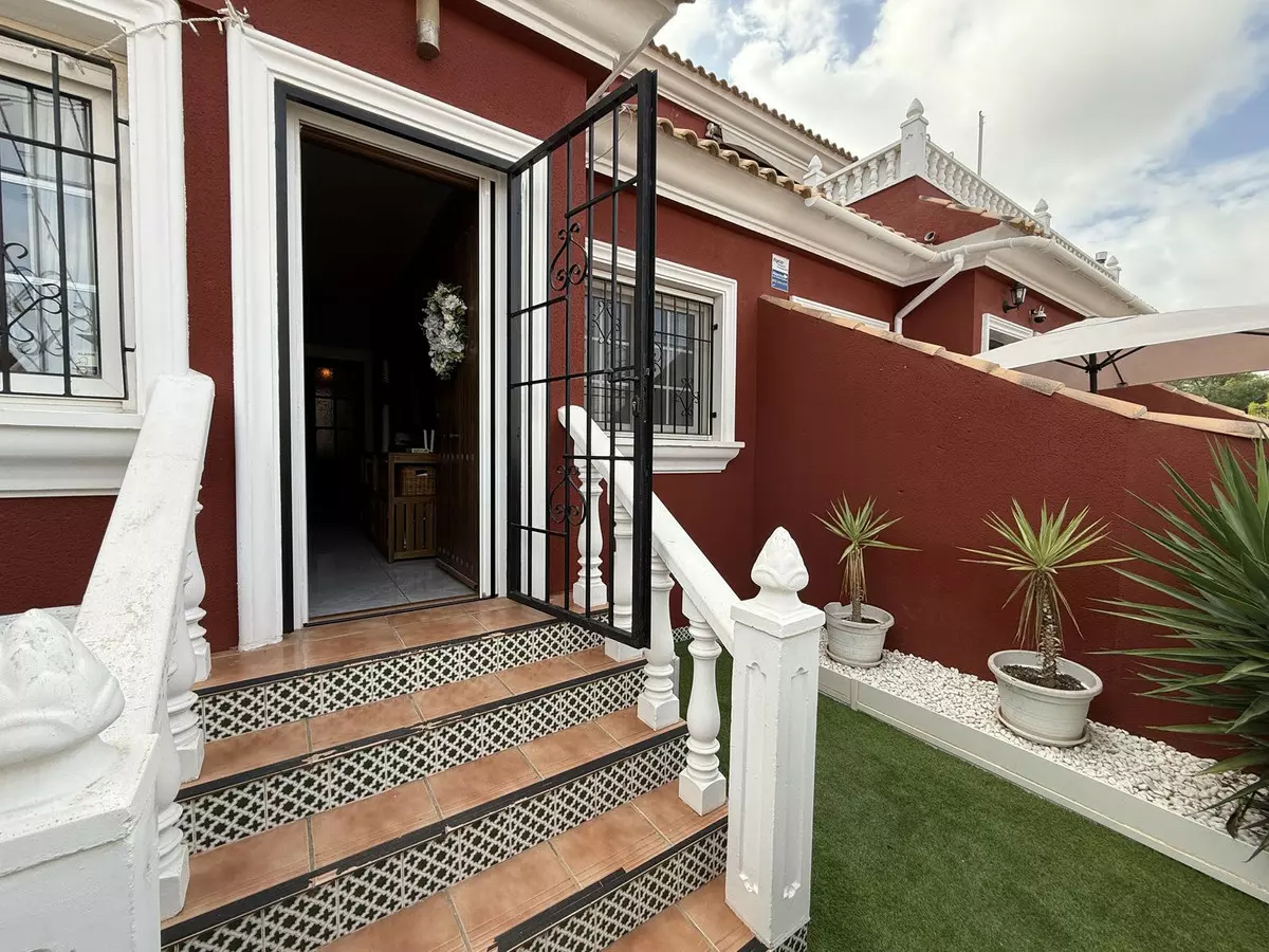 3-bedroom Villa In Orihuela, Spain (89 M²)