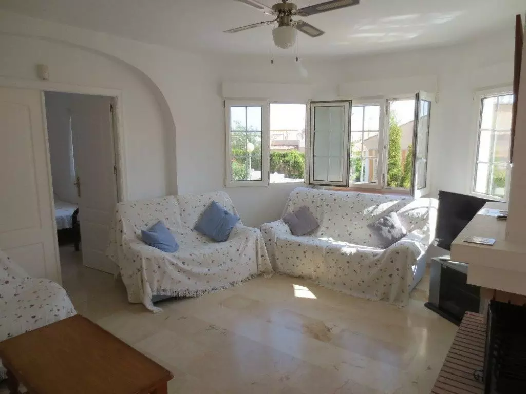6-bedroom Villa In Orihuela, Spain (175 M²)