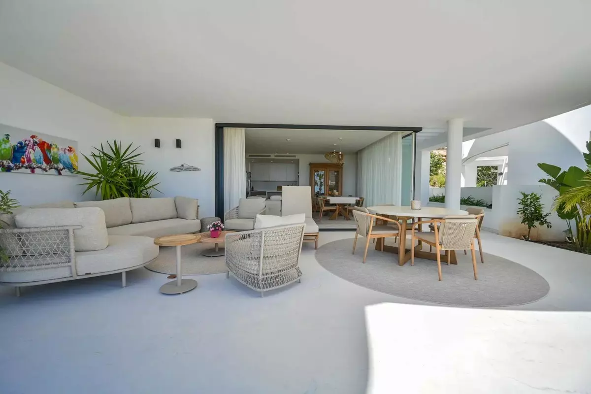 3-bedroom Apartment In Marbella, Spain (130 M²)