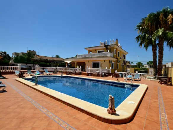 6-bedroom Villa In Orihuela, Spain (240 M²)