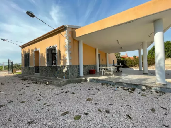 2-bedroom Villa In Redovan, Spain (319 M²)