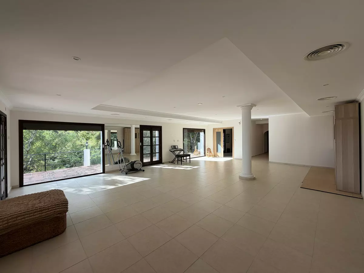 9-bedroom Villa In Mijas, Spain (720 M²)