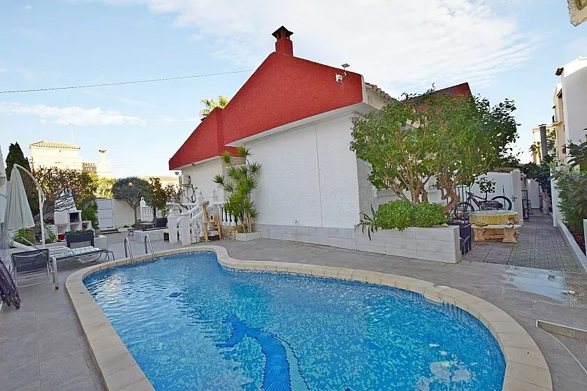 3-bedroom Villa In Torrevieja, Spain (200 M²)
