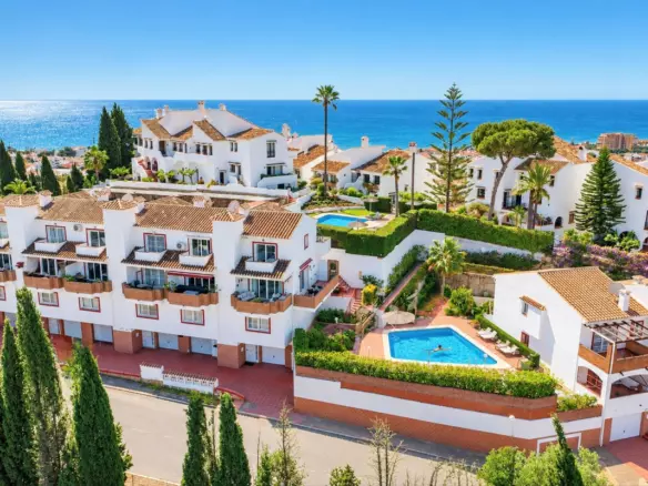 3-bedroom Town House In Mijas, Spain (216 M²)