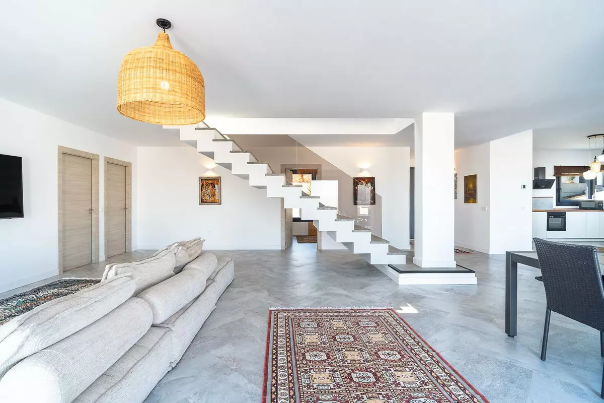 6-bedroom Villa In Coín, Spain (527 M²)