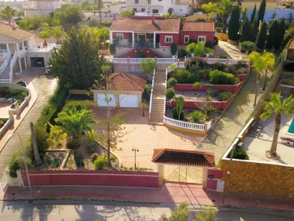 3-bedroom Villa In Algorfa, Spain (264 M²)