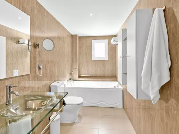 3-bedroom Apartment In Estepona, Spain (90 M²)