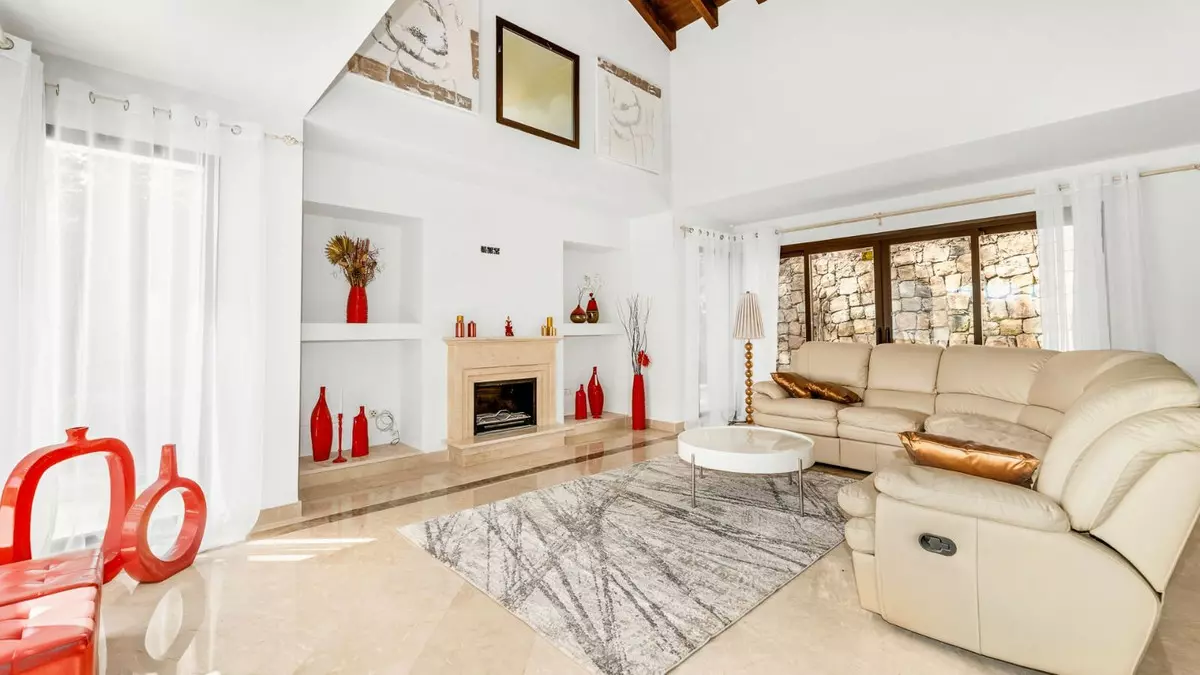 4-bedroom Villa In Benahavis, Spain (396 M²)