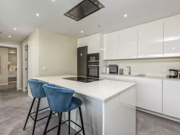 2-bedroom Apartment In Fuengirola, Spain (122 M²)