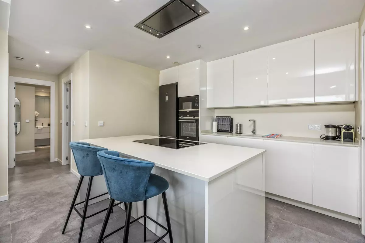 2-bedroom Apartment In Fuengirola, Spain (122 M²)