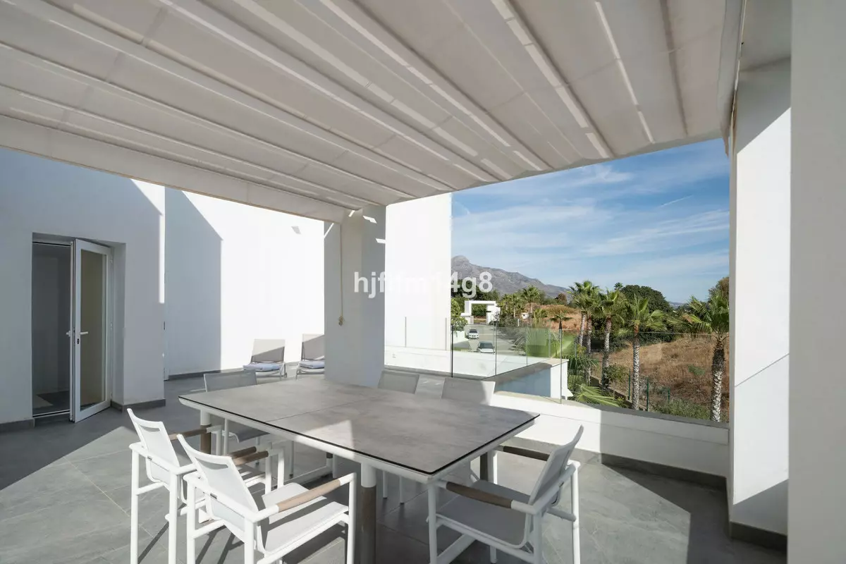3-bedroom Apartment In Benahavis, Spain (155 M²)
