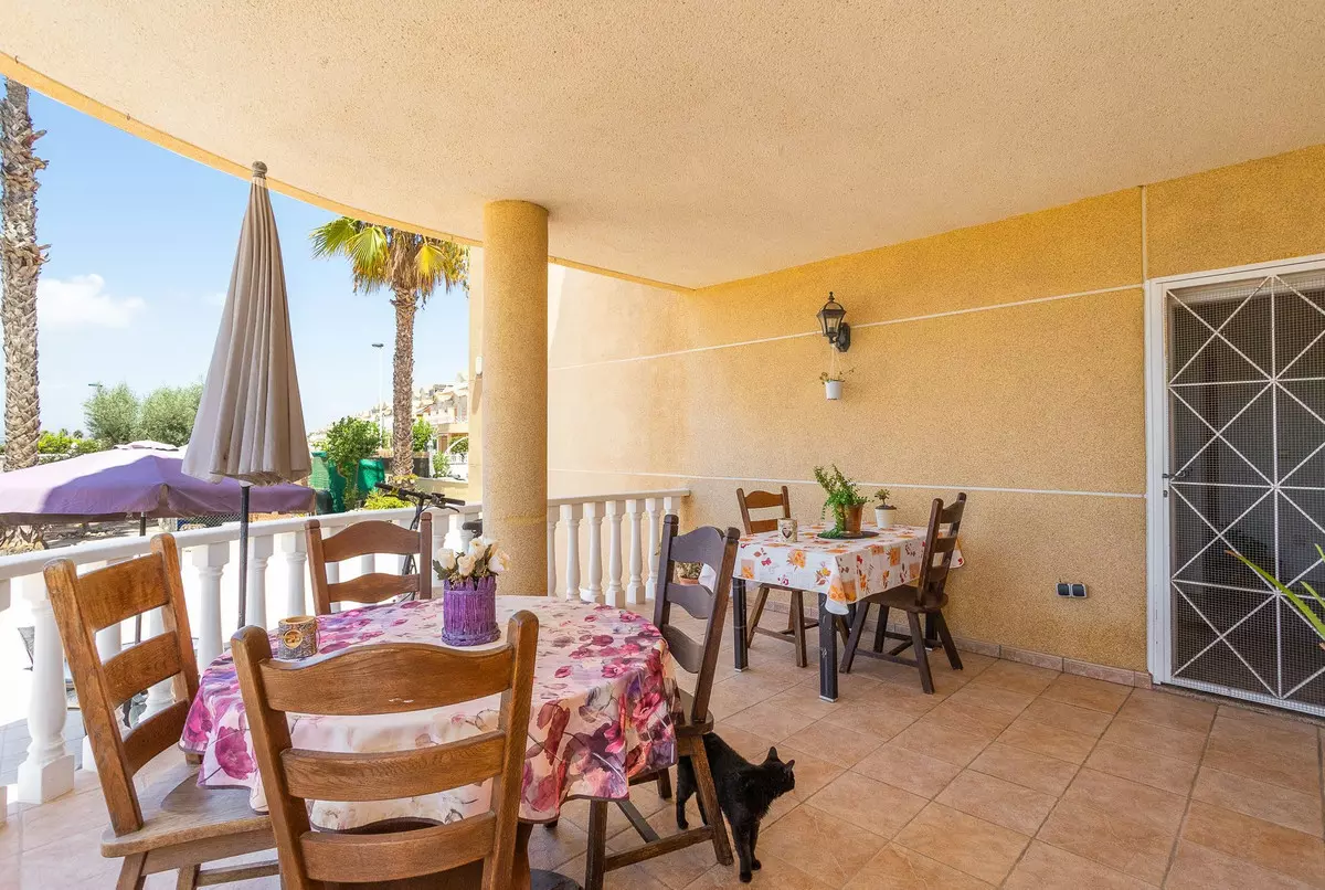 6-bedroom Villa In Torrevieja, Spain (375 M²)